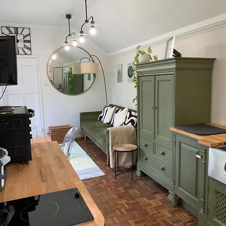 Newly Refurbished One Bedroom With Additional Sofa Bed Self Contained Flat In Garden Abbots Langley Exterior foto